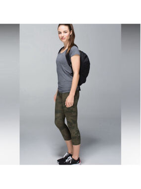 Lululemon Run inspire crop II Savasana Green Camo LUXTREME Crop Leggings Size 6